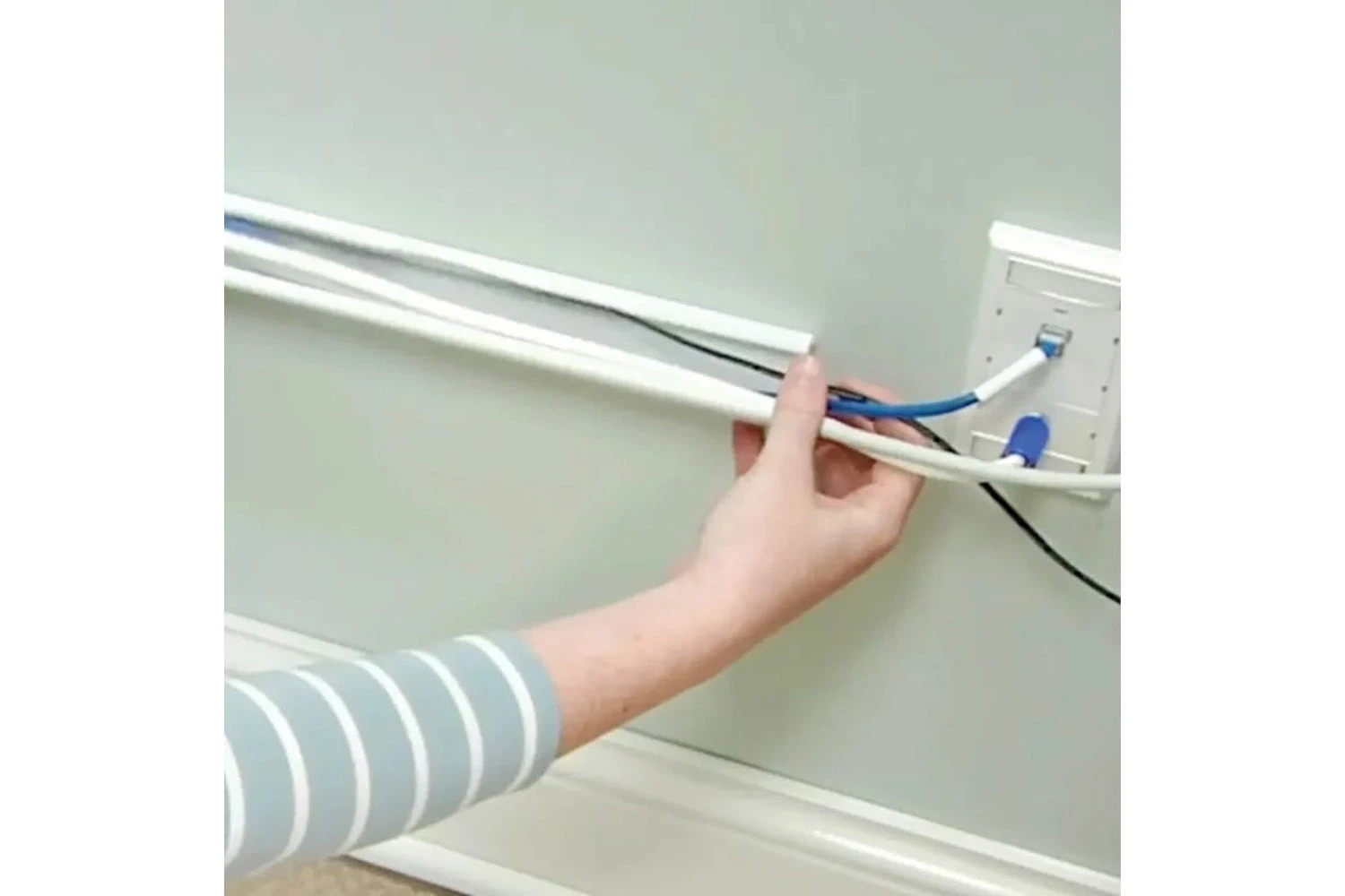 Sanus On-Wall Cable Concealer Cord Cover Kit For Mounted TVs | 4 Cables 8 Sanus On-Wall Cable Concealer Cord Cover Kit For Mounted TVs | 4 Cables - Image 6