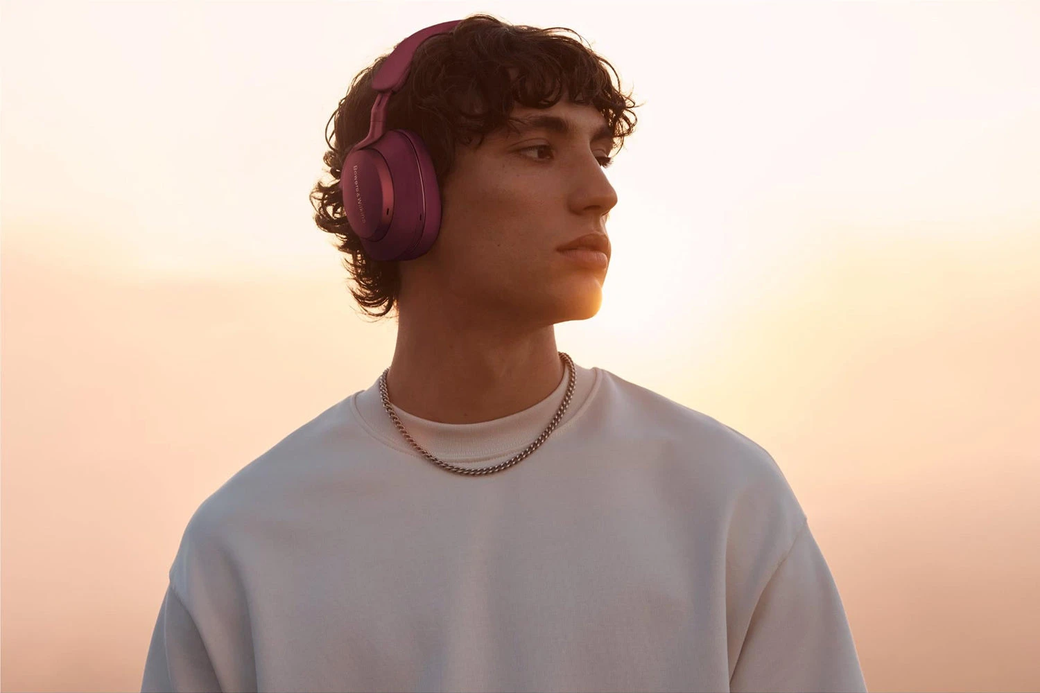 Bowers & Wilkins PX7 S2E Over-Ear Wireless Headphones | Ruby Red 4 Bowers & Wilkins PX7 S2E Over-Ear Wireless Headphones | Ruby Red - Image 2