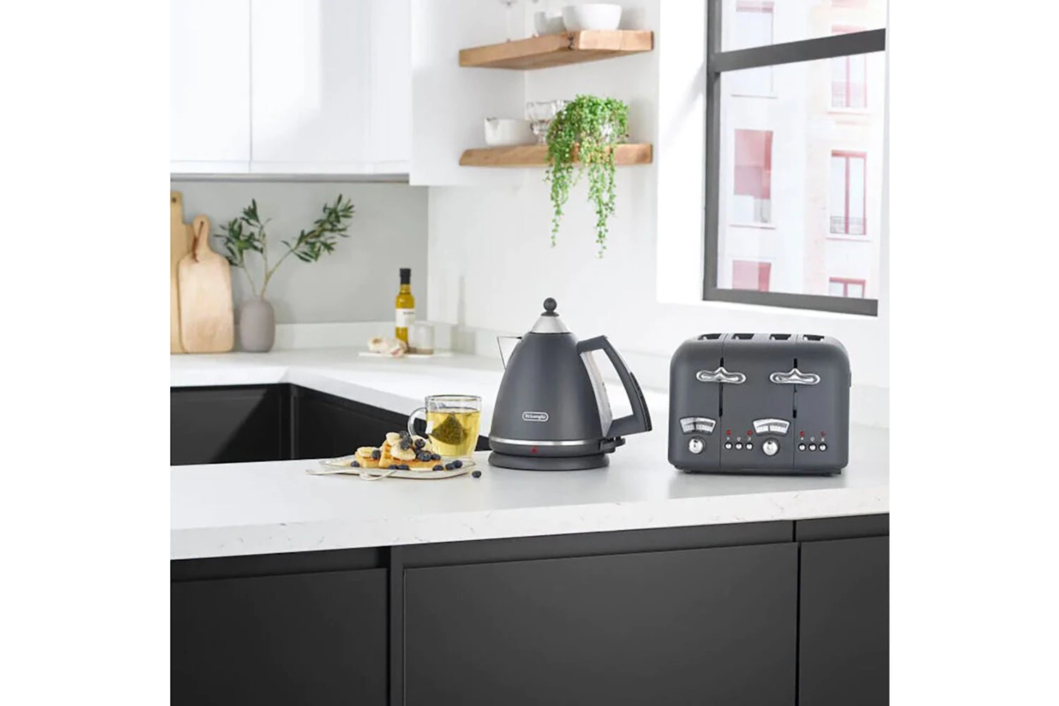 DeLonghi 1.7L Argento Silva Kettle | KBX3016.GY | Tactile Grey 4 DeLonghi 1.7L Argento Silva Kettle | KBX3016.GY | Tactile Grey - Image 2