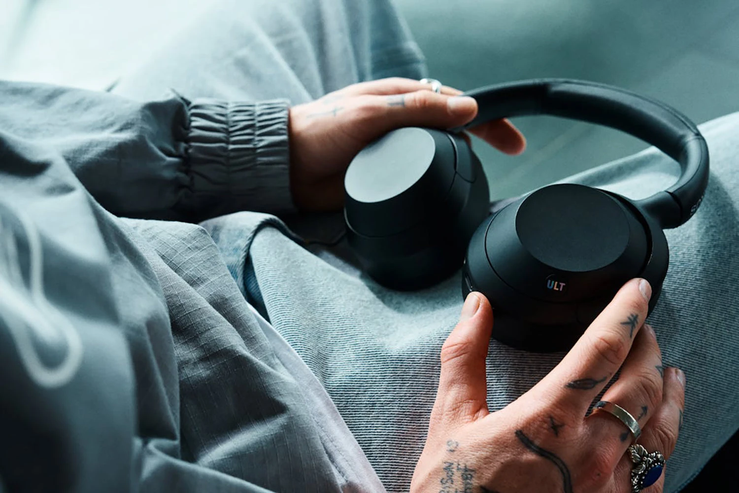 Sony WH-ULT900N Over-Ear Wireless Noise Cancelling Headphones | Black 4 Sony WH-ULT900N Over-Ear Wireless Noise Cancelling Headphones | Black - Image 2